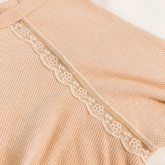 🎉HP🎉 Waffle Knit Lace Back Thermal Top - Picture 12 of 13